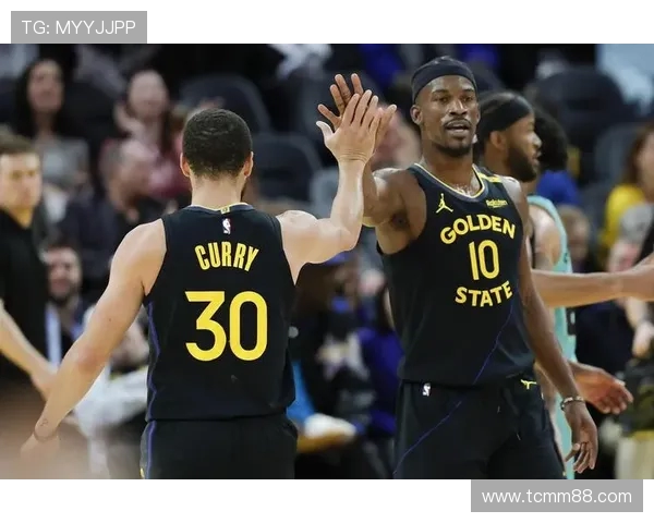 勇士与蓝网激战正酣直播全程回顾精彩瞬间与球员表现分析