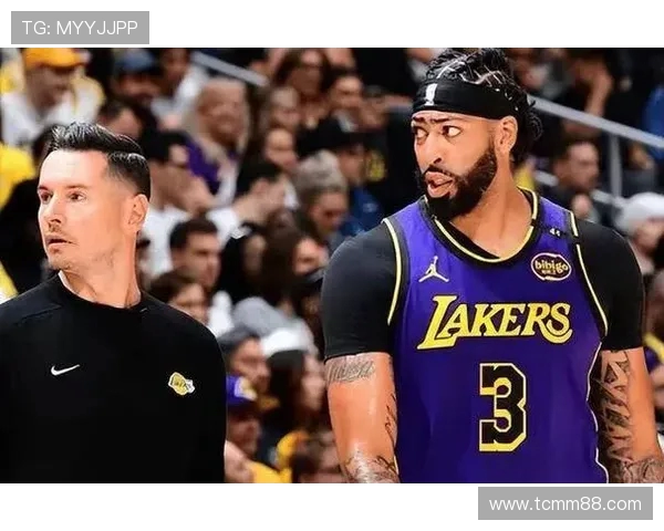 湖人对决骑士精彩瞬间回顾观众热情助阵赛场氛围火爆